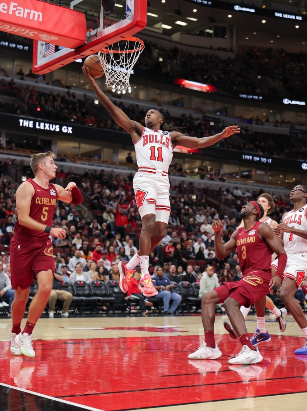 九游体育网址-芝加哥公牛迎NBA季后赛关键赛，今夜战术微调，赛场秩序良好，赛程密集仍需轮换的简单介绍