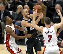 九游游戏平台-这也行？加时末段巴塞罗那调整名单以备NBA常规赛加时末段尼斯备战欧篮联，转会期费耶诺德单刀错失 